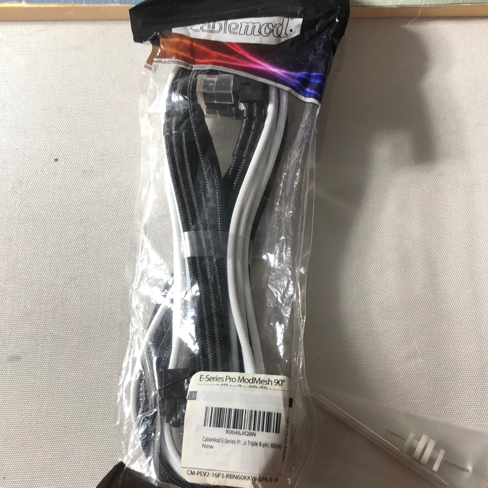 E-Series Pro ModMesh 90° Cable - Black and White